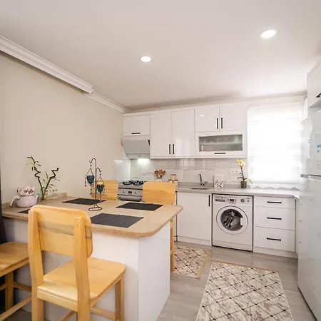 Διαμέρισμα Cozy Flat With Balcony Near To Popular Beaches In