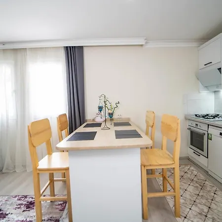 Cozy Flat With Balcony Near To Popular Beaches In Διαμέρισμα *